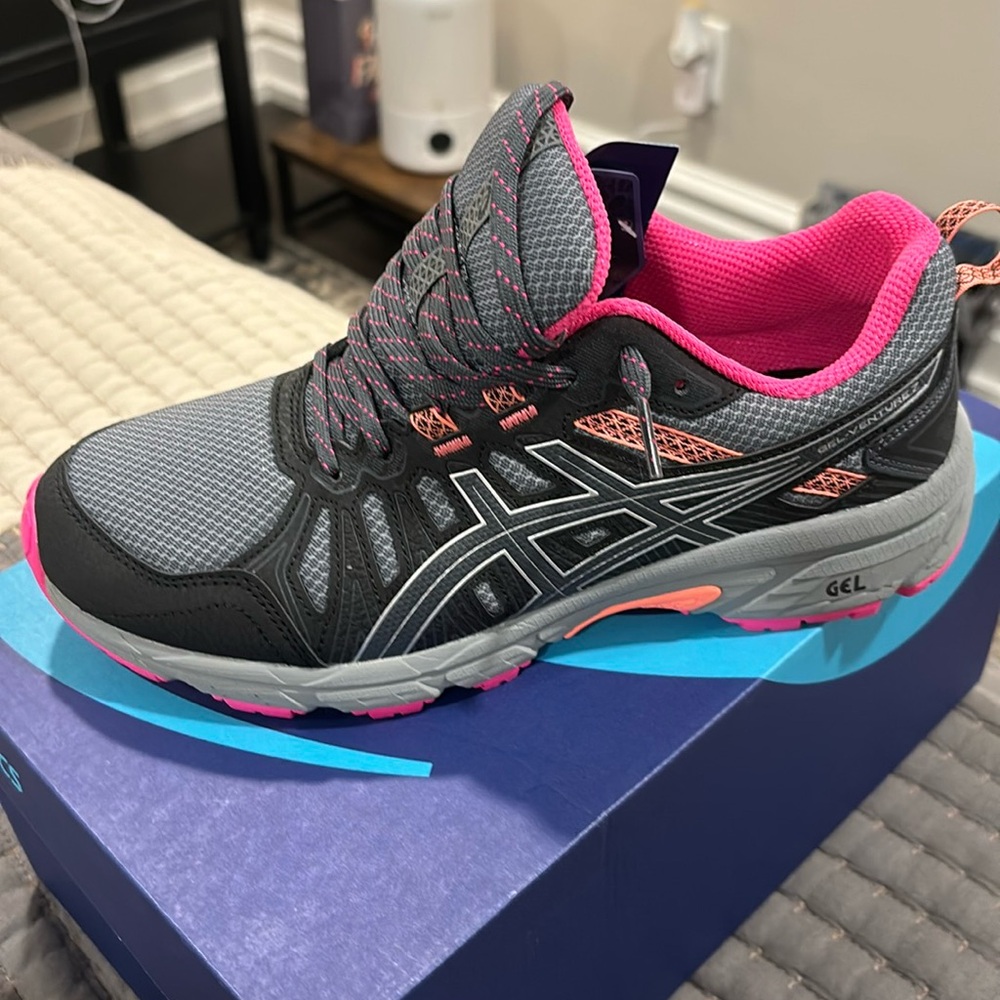 ASICS Gel-Venture 7, women’s size 8